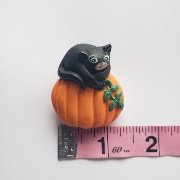 Vintage Halloween Pin Black Cat on Pumpkin Resin Safety Pin Back Costume Jewelry - Picture 6 of 7